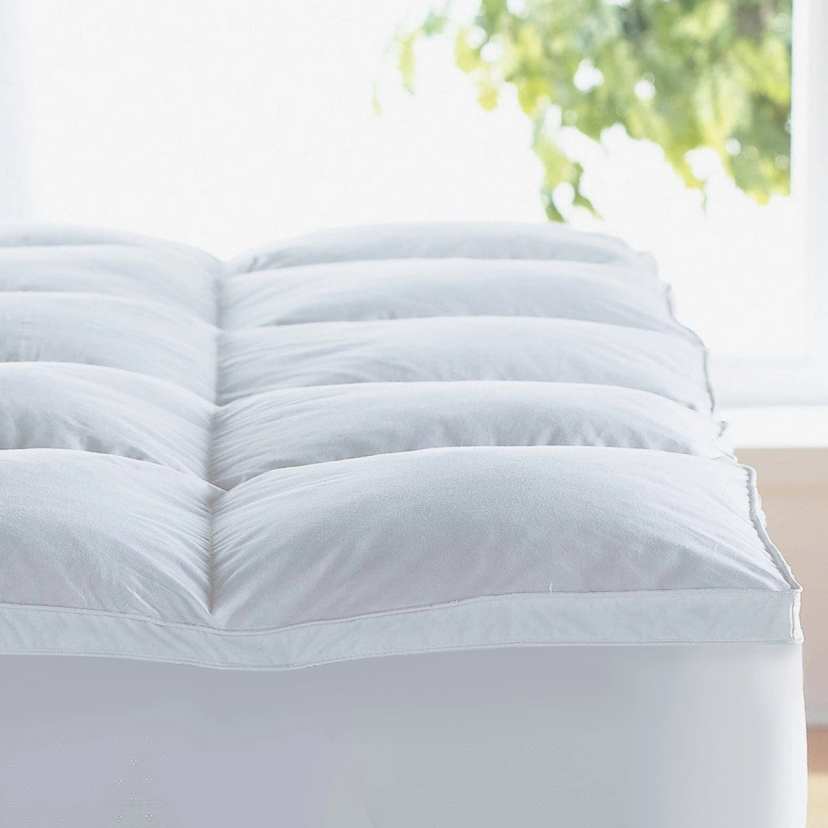300 TC 100% Egyptian Cotton Hypoallergenic Down Alternative Mattress Topper with All-Around Fitted Bed Skirt mattress pads,mattress topper,bed protection
