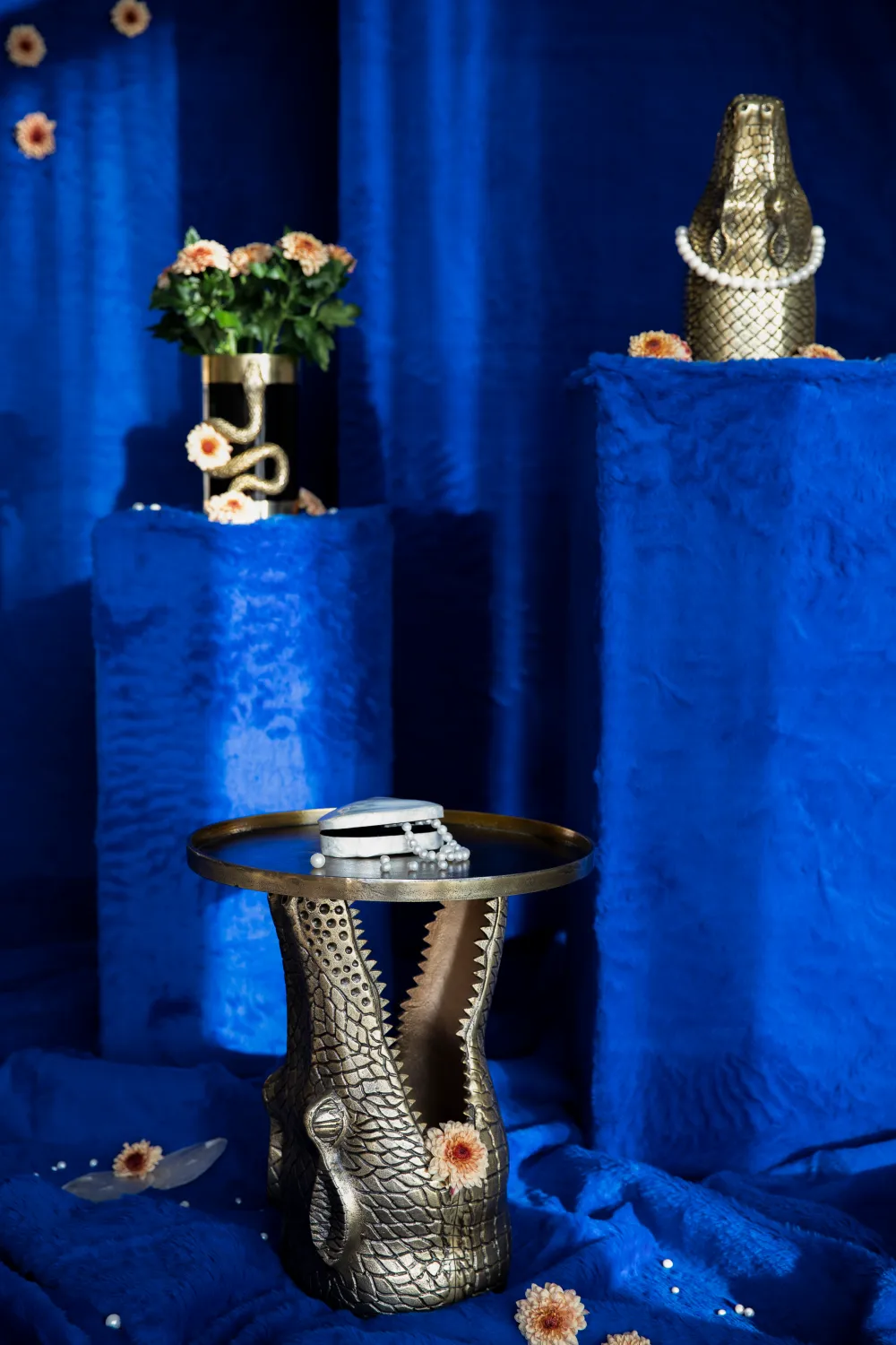 Aluminum Cylindrical Modern Vase M | Bold Monkey Never Hurt A Snake