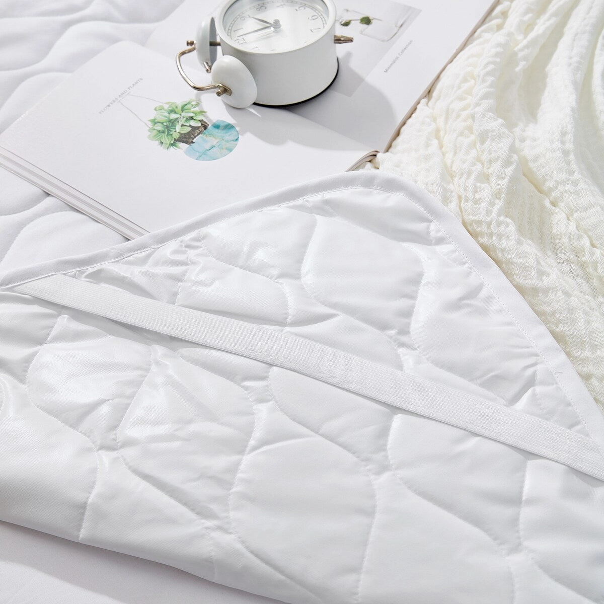 Anchor Band Waterproof Twin XL Mattress Protector - White