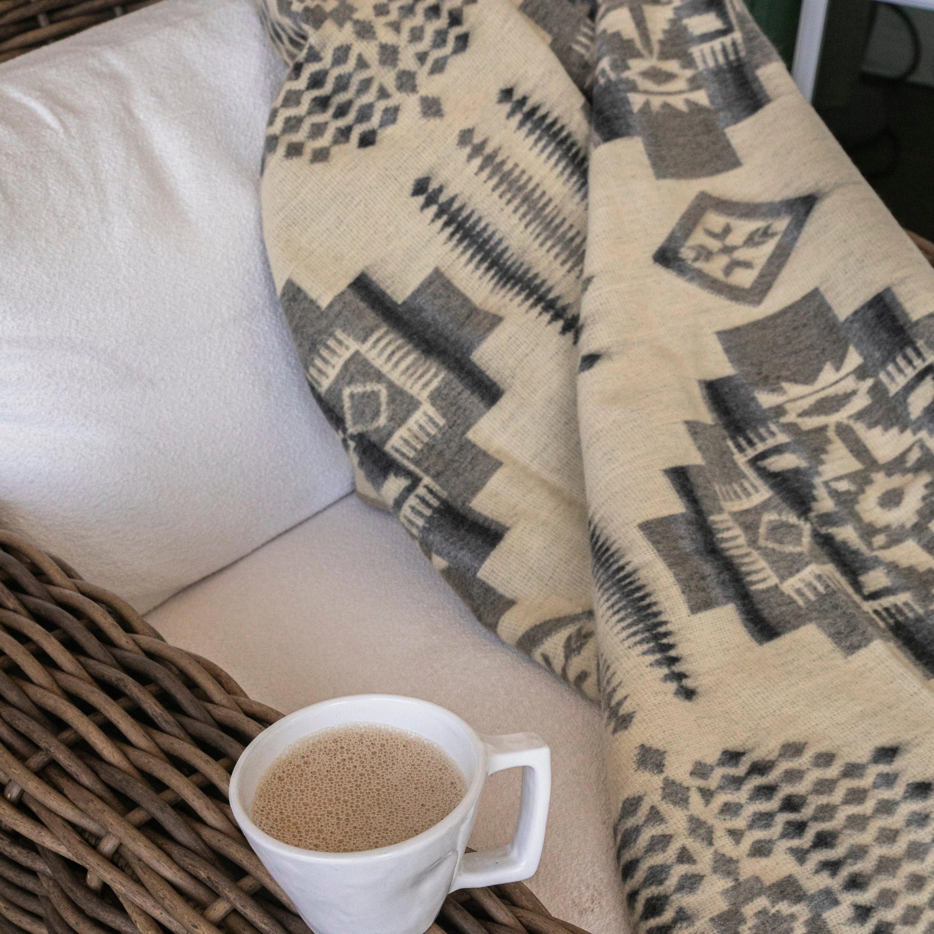 Artisan-Made Southwestern Queen-Sized Blanket - Andes Cloud