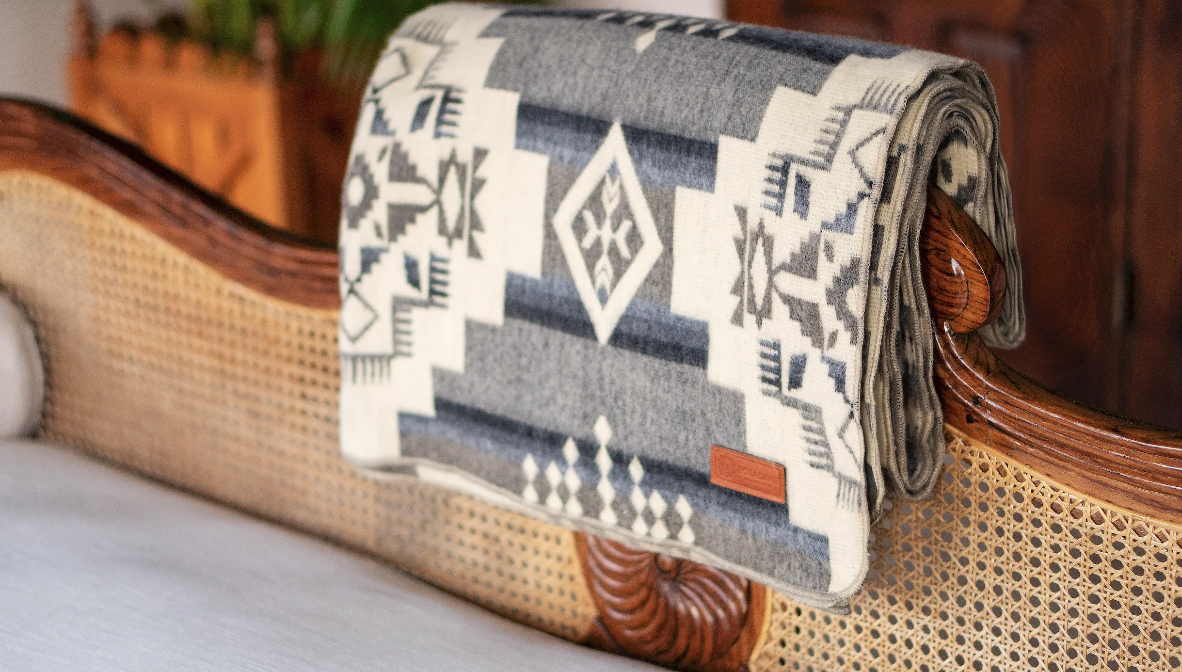 Artisan-Made Southwestern Queen-Sized Blanket - Andes Cloud