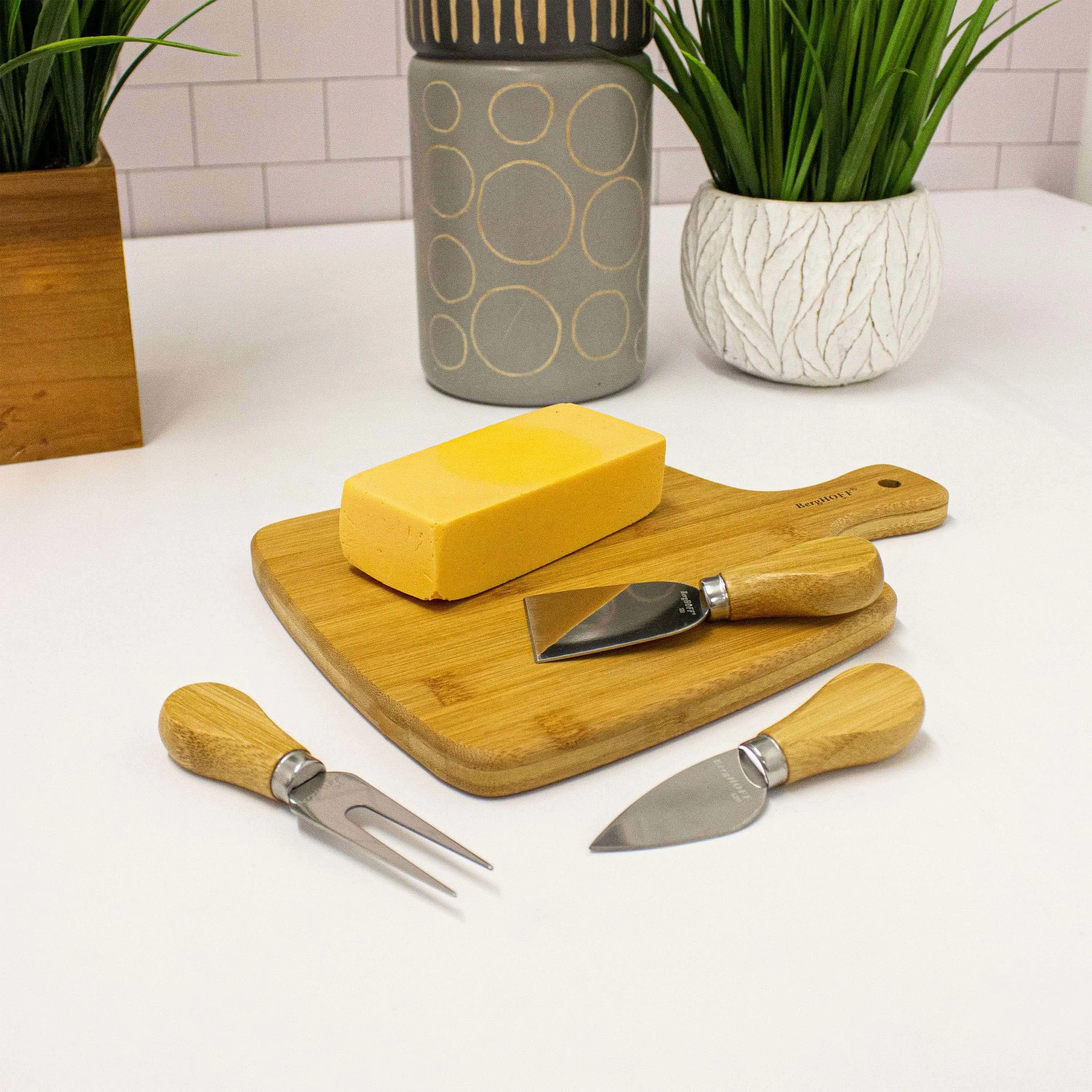 BergHOFF Bamboo Cheese Knife and Paddle Cutting Board Set Food Storage,Kitchen Storage