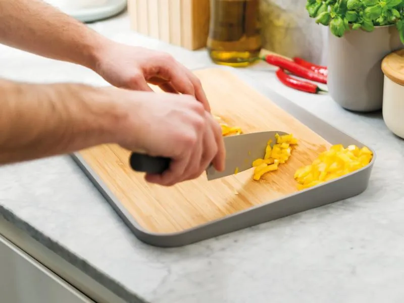 BergHOFF Leo 16.25" Bamboo Cutting Board, Anti-Slip, Rubber Ring, Grey