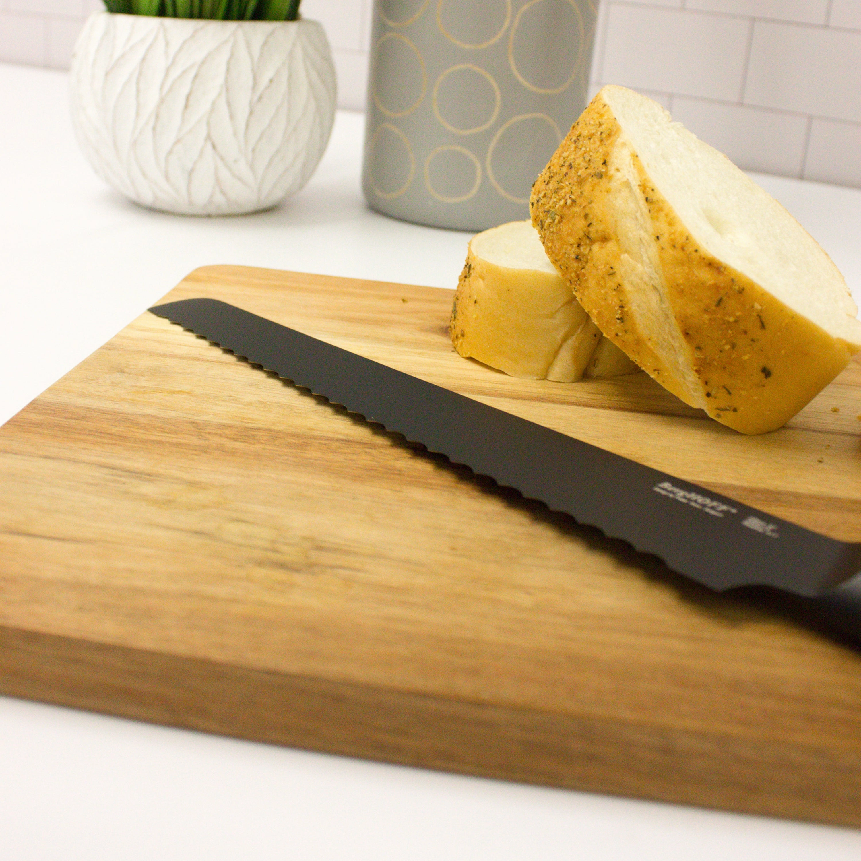 BergHOFF Ron 9" Bread Knife, Black