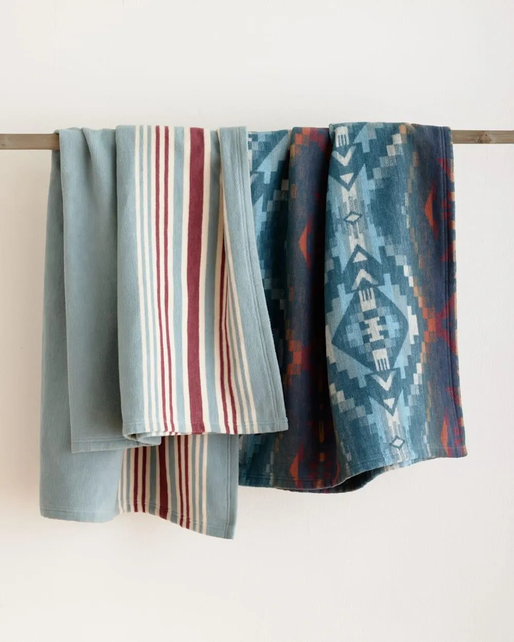 Carico Lake/Stripe Cotton Throw Pack bookcase, standing shelf