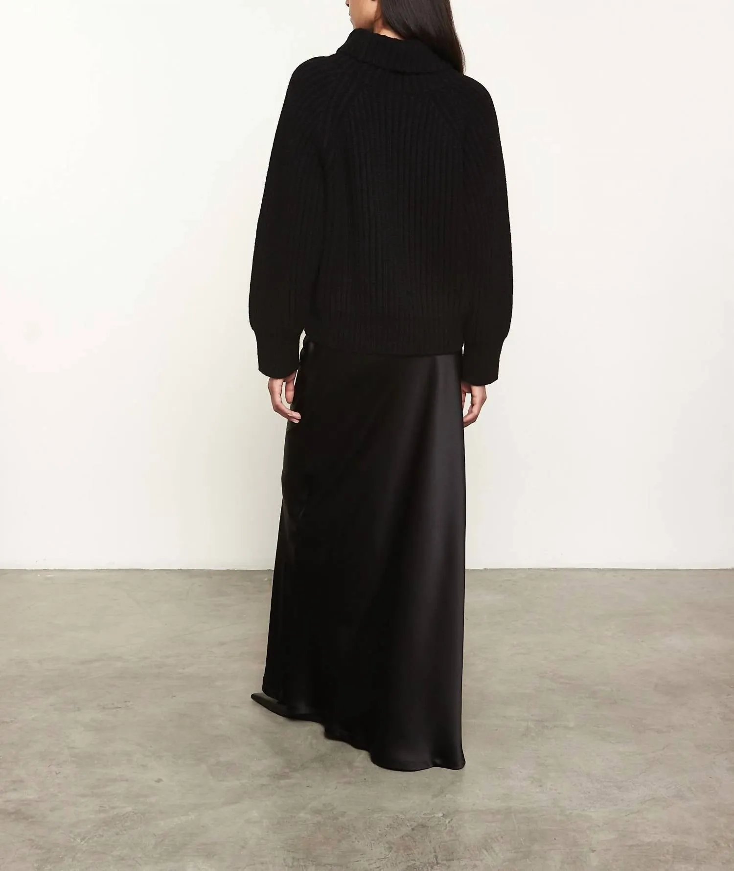 Chunky Cashmere Turtleneck Sweater In Black