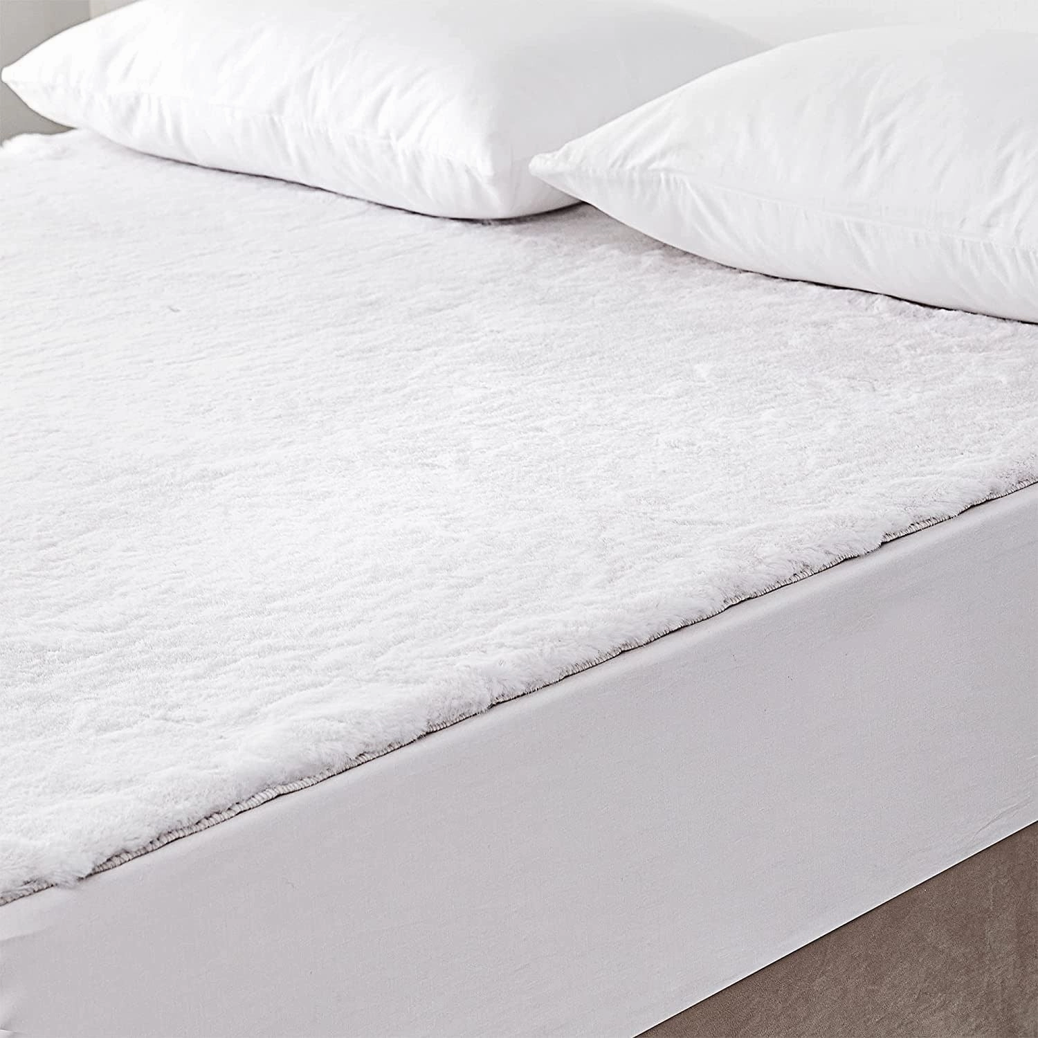 Chunky Bunny - Coma Inducer Bed Topper - White