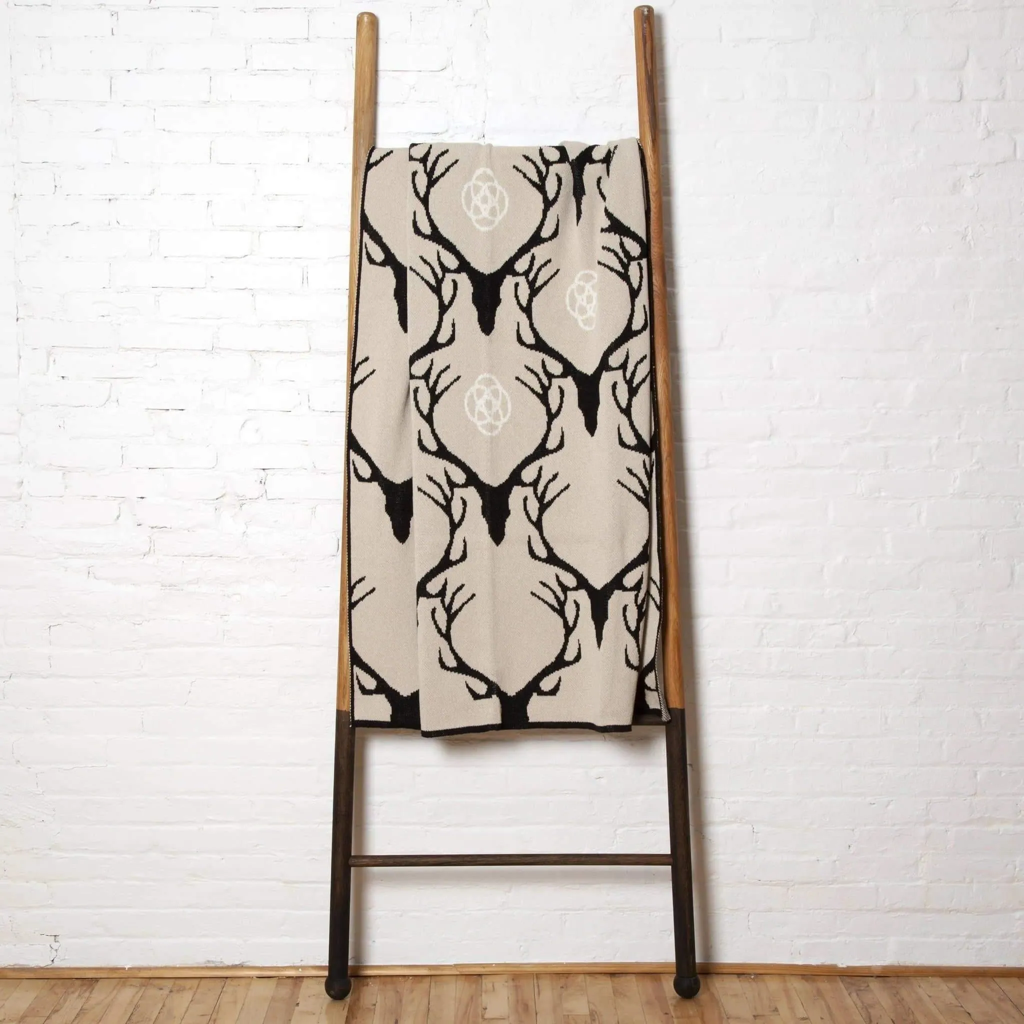 Eco Elk Throw Blanket bookcase, standing shelf