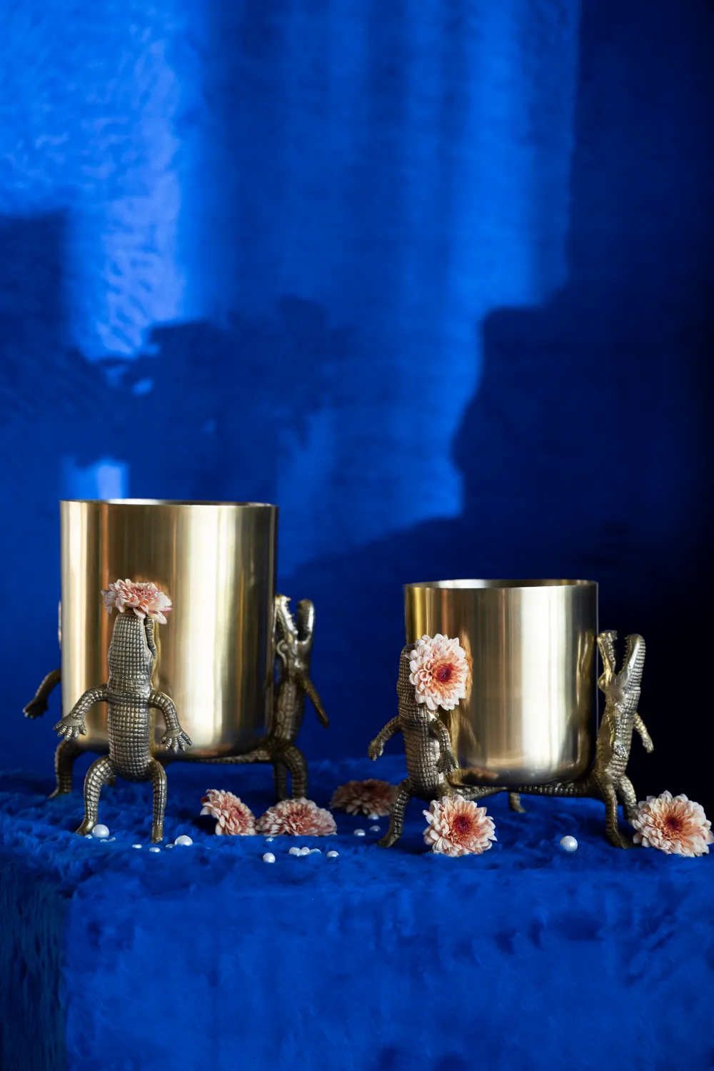Gold Lacquered Vase | Bold Monkey Surrounded by Crocodiles