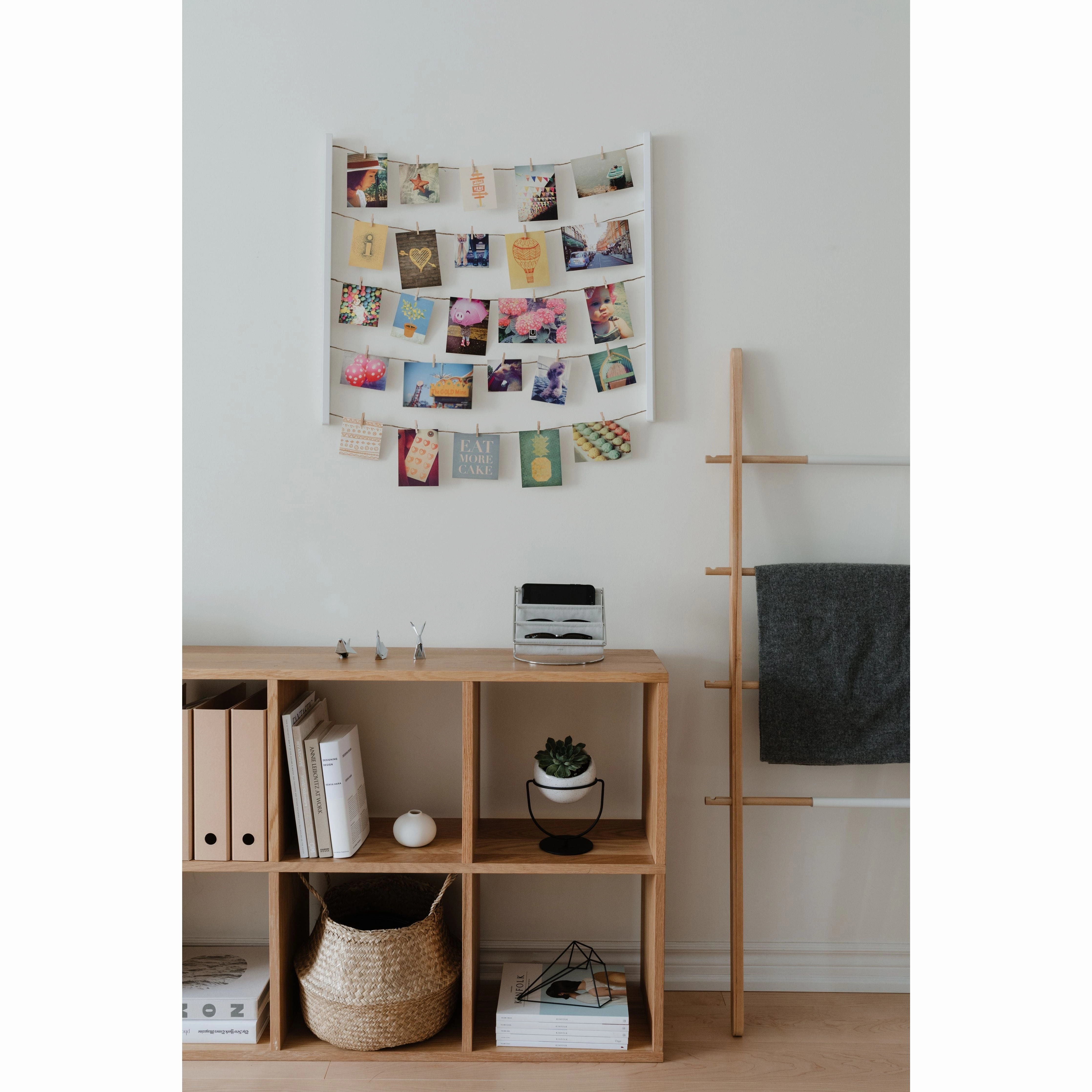 Hangit 26x30 Photo Display