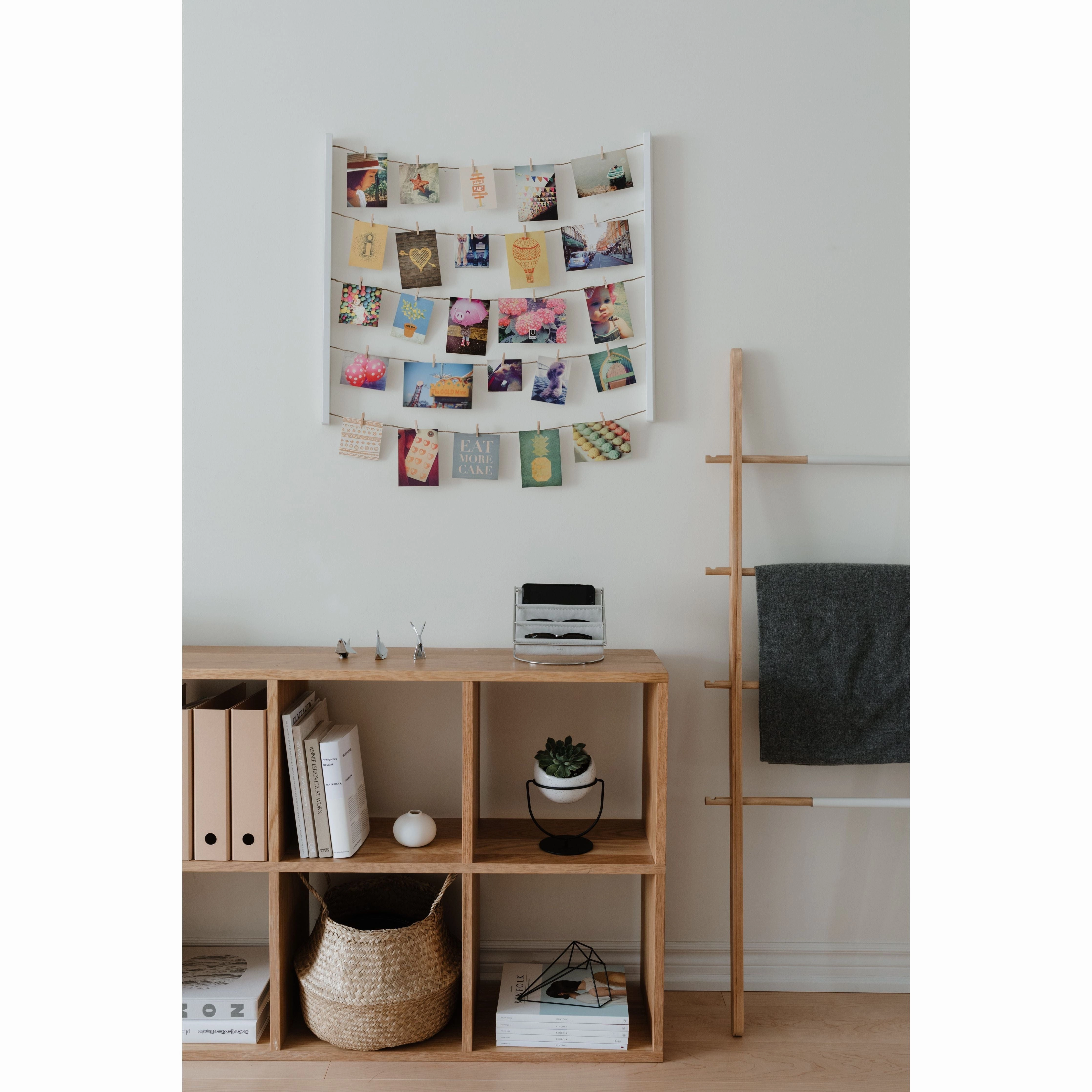 Hangit 26x30 Photo Display