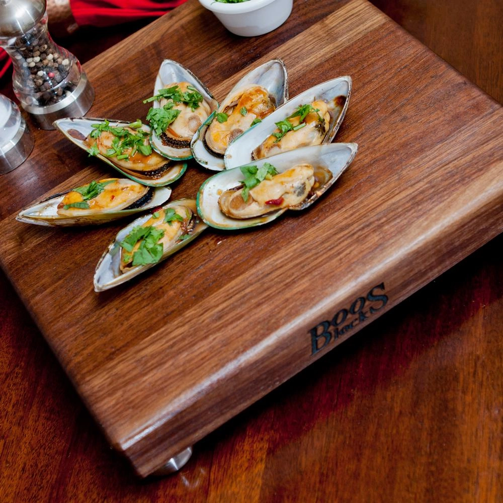John BOOS Walnut Cutting Board WAL-12SS