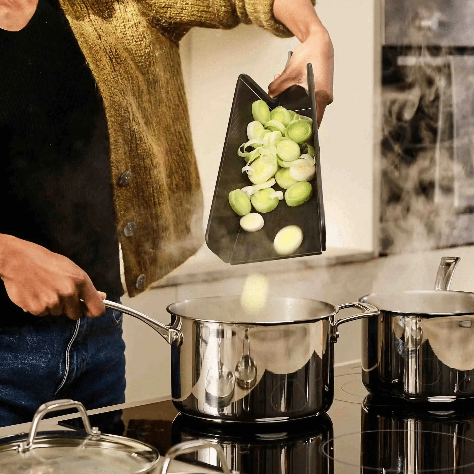 Joseph Joseph Chop2Pot Plus Black Folding Chopping Board Medium in Black
