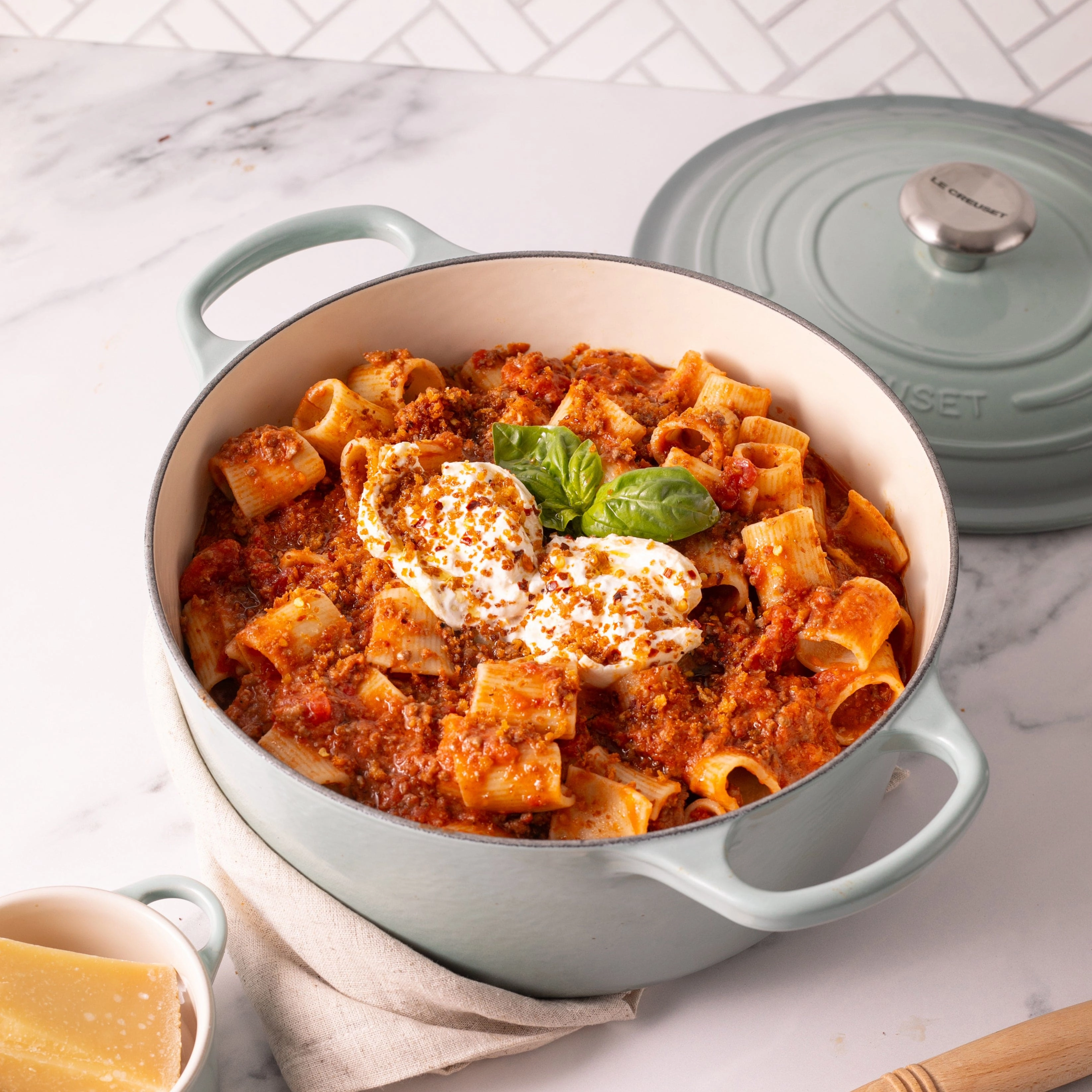 Le Creuset Signature Cast Iron Round Casserole 24cm Sea Salt