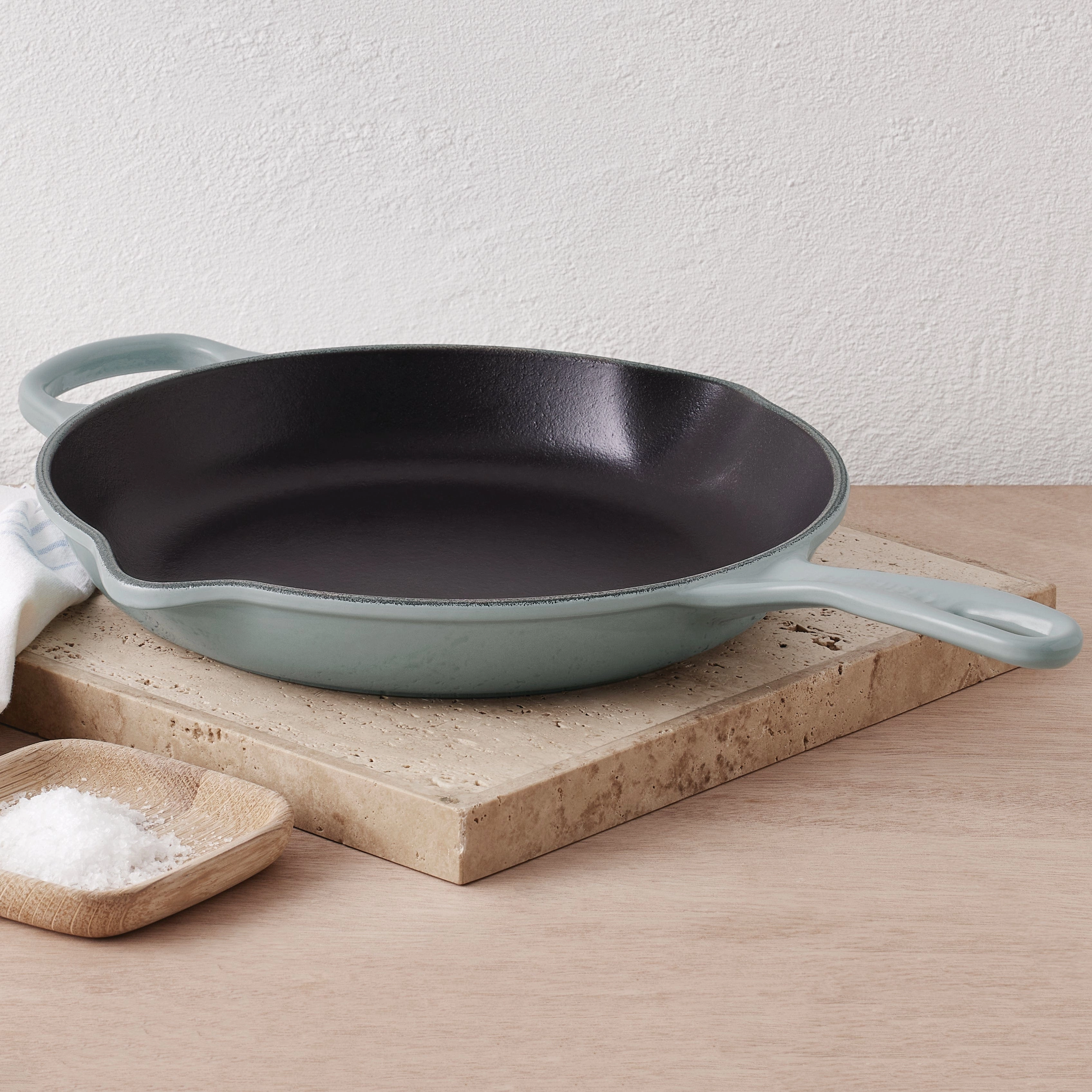 Le Creuset Signature Cast Iron Skillet with Metal Handle 23cm Sea Salt