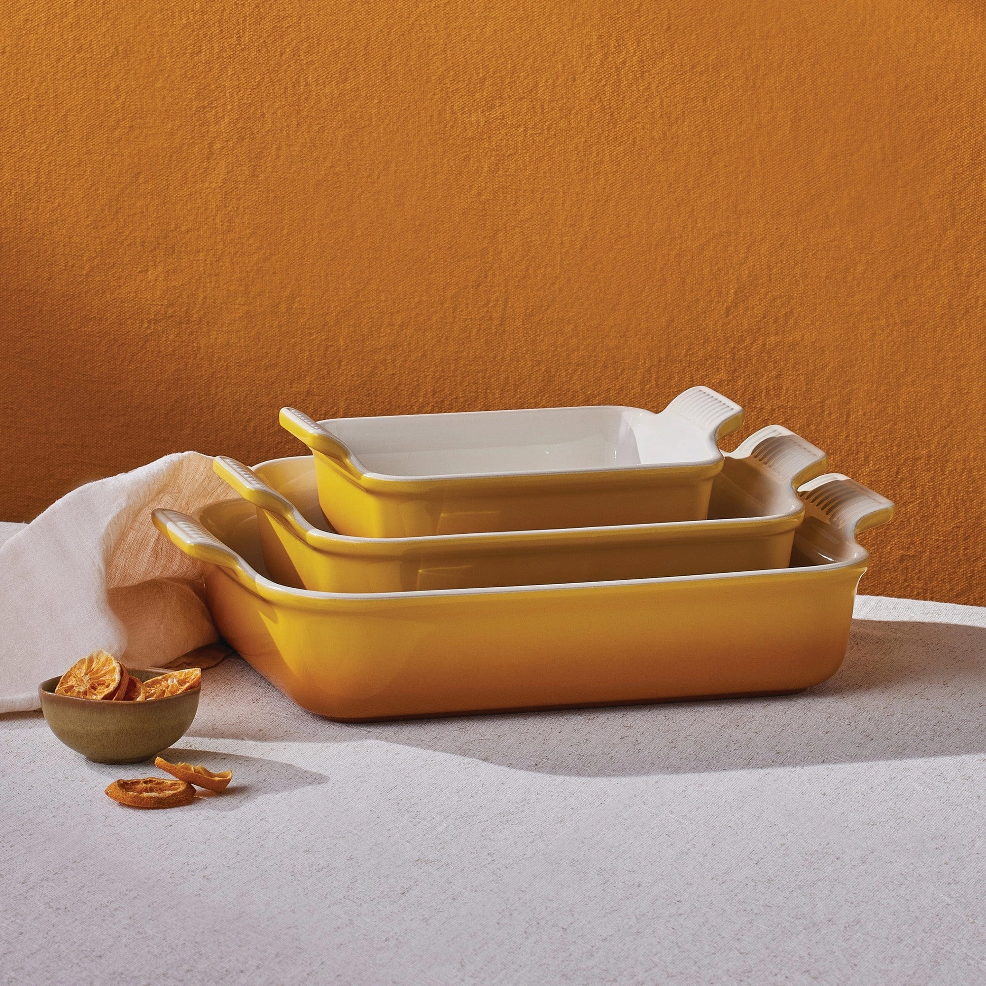 Le Creuset Stoneware Heritage Rectangular Dish 26cm in Nectar