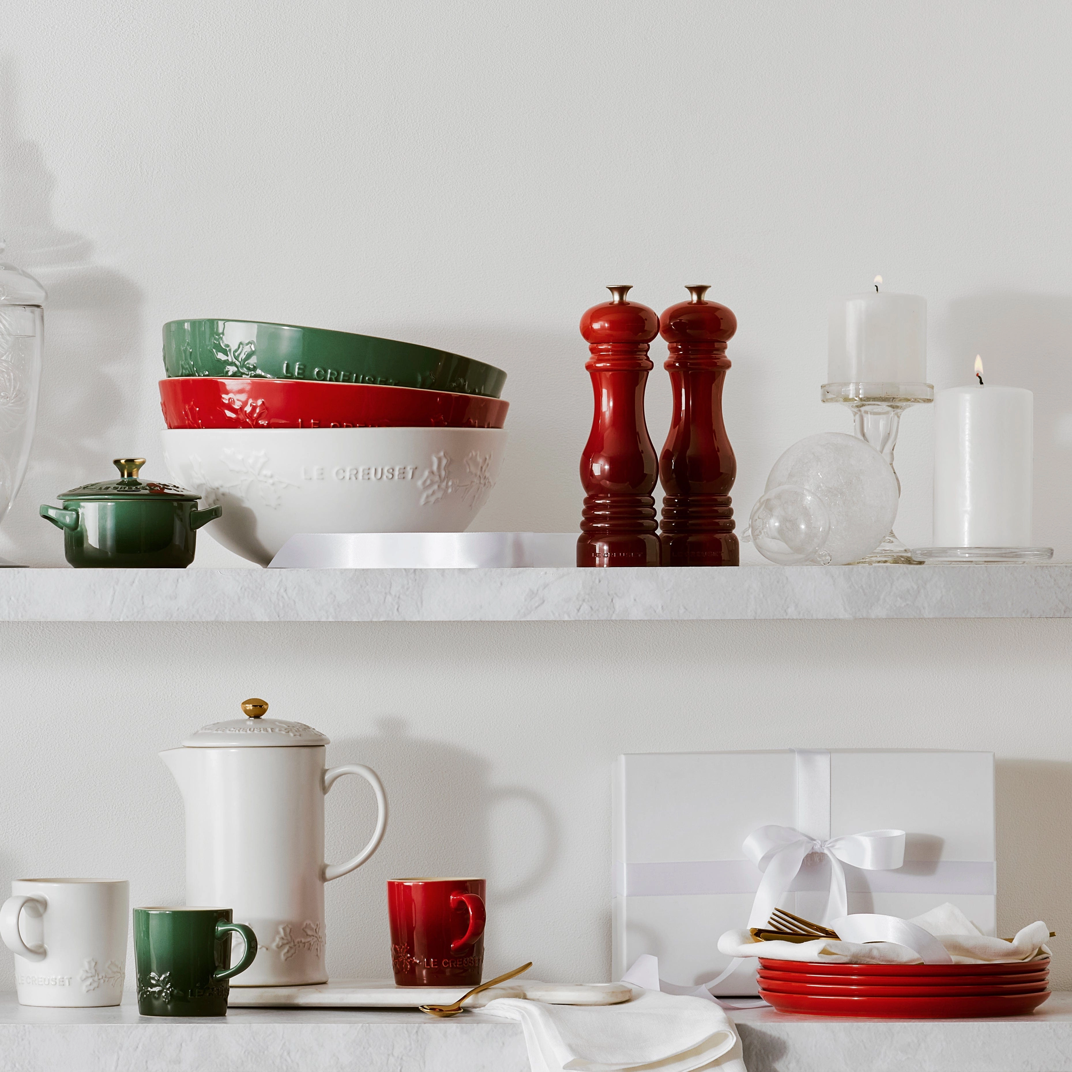 Le Creuset Stoneware Holly Relief Serve Bowl In Cerise 25cm
