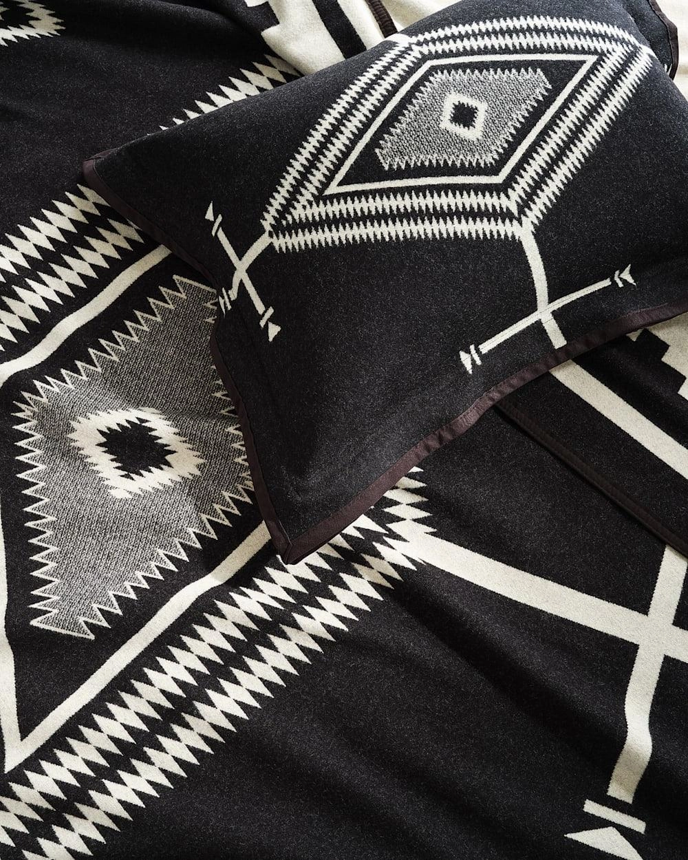 Los Ojos Blanket