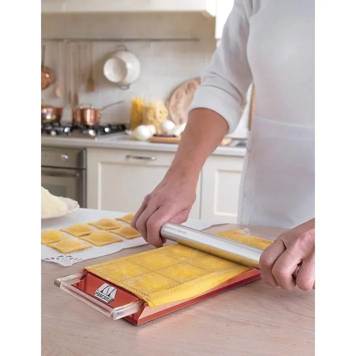 Marcato Ravioli Tablet with Rolling Pin 5355/RED
