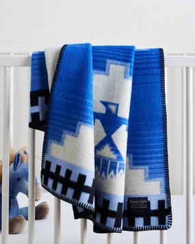 Morning Storm Crib Blanket bookcase, standing shelf