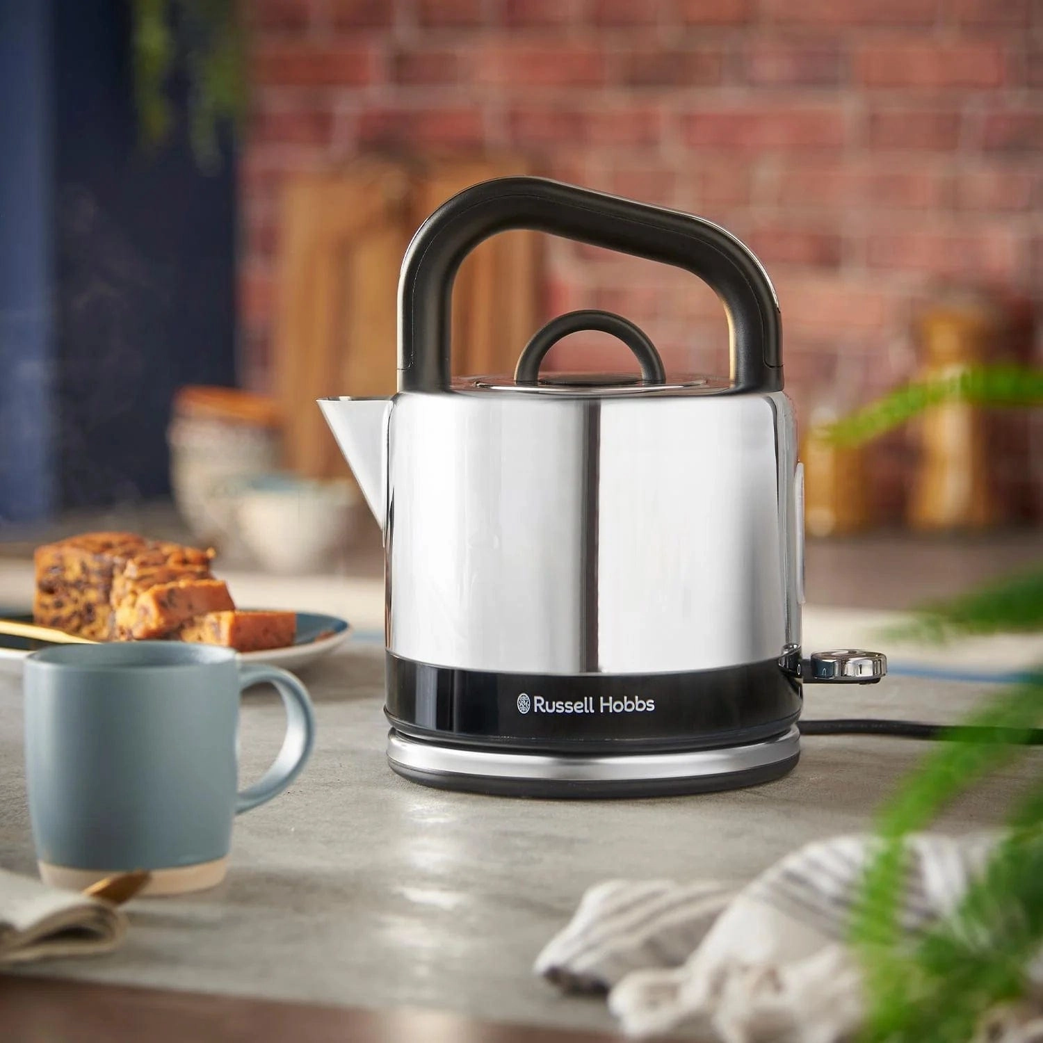 Russell Hobbs Distinctions 1.5 Litre Stainless Steel Kettle In Black