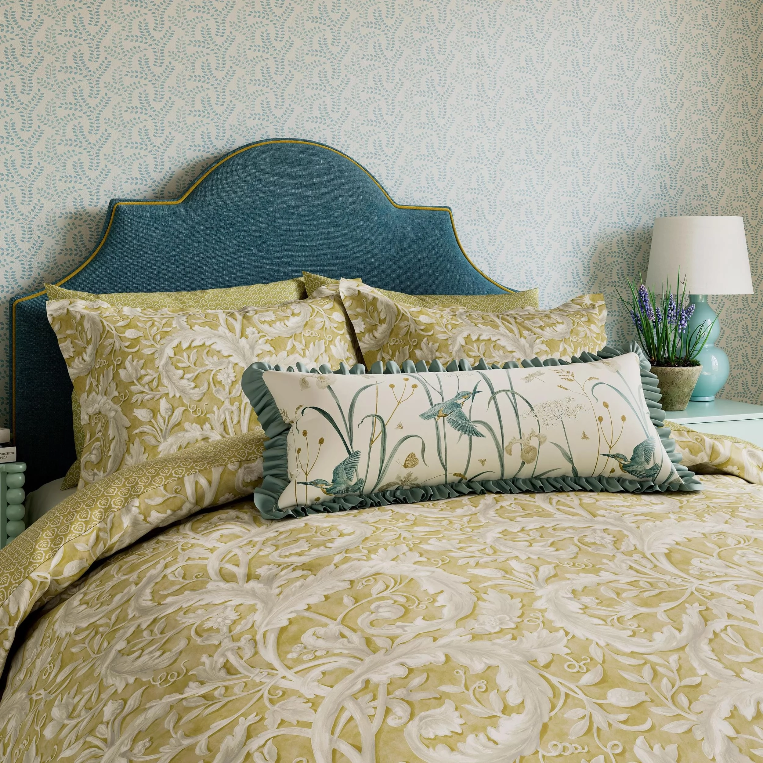 Sanderson x National Trust Tilia Lime Cover Set Super King Size in Gold
