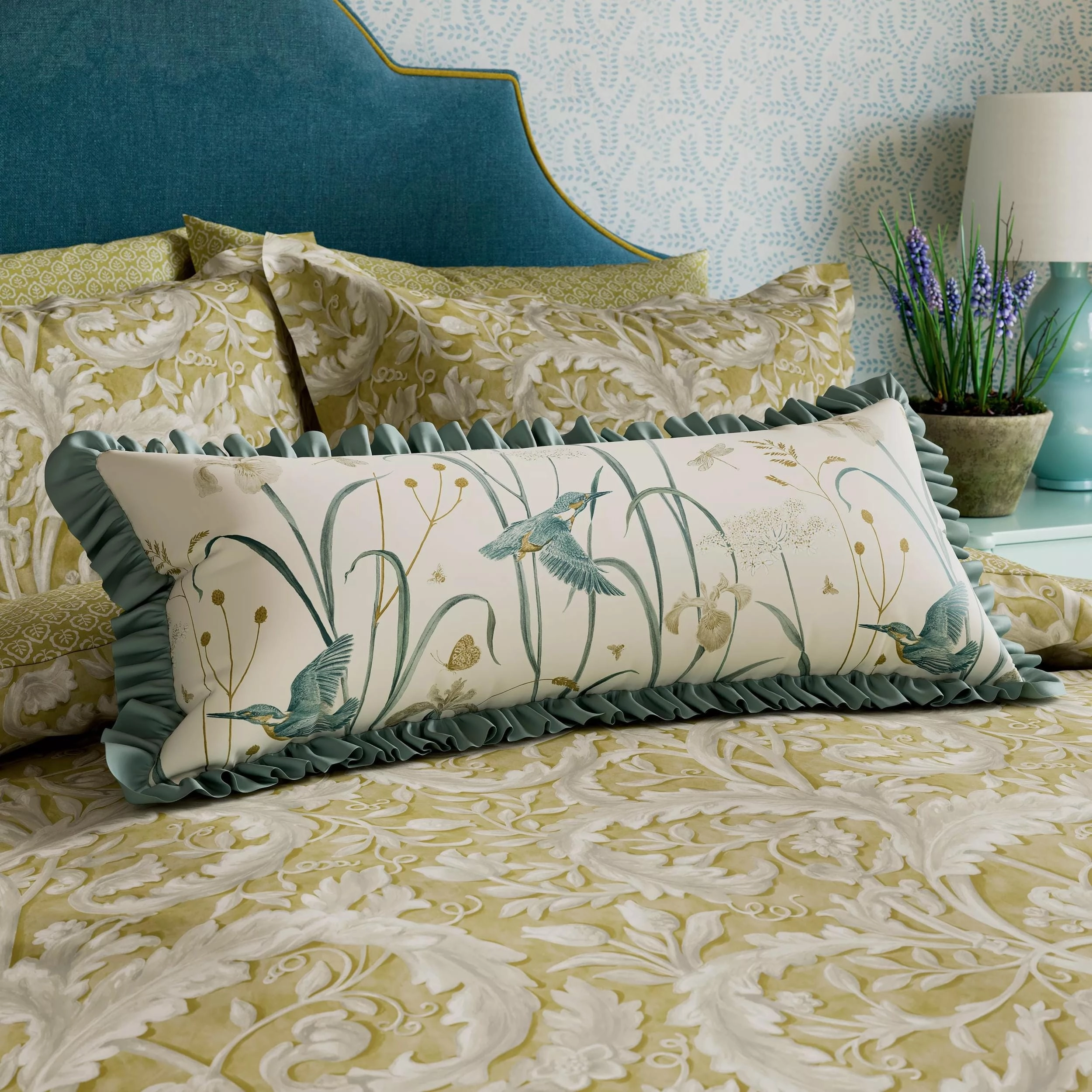 Sanderson x National Trust Tilia Lime Cover Set Super King Size in Gold