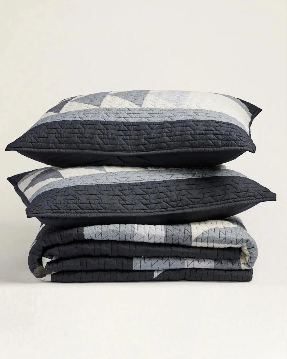Shadow Peak Quilt Set