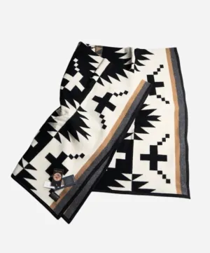 Spider Rock Throw Blanket bookcase, standing shelf