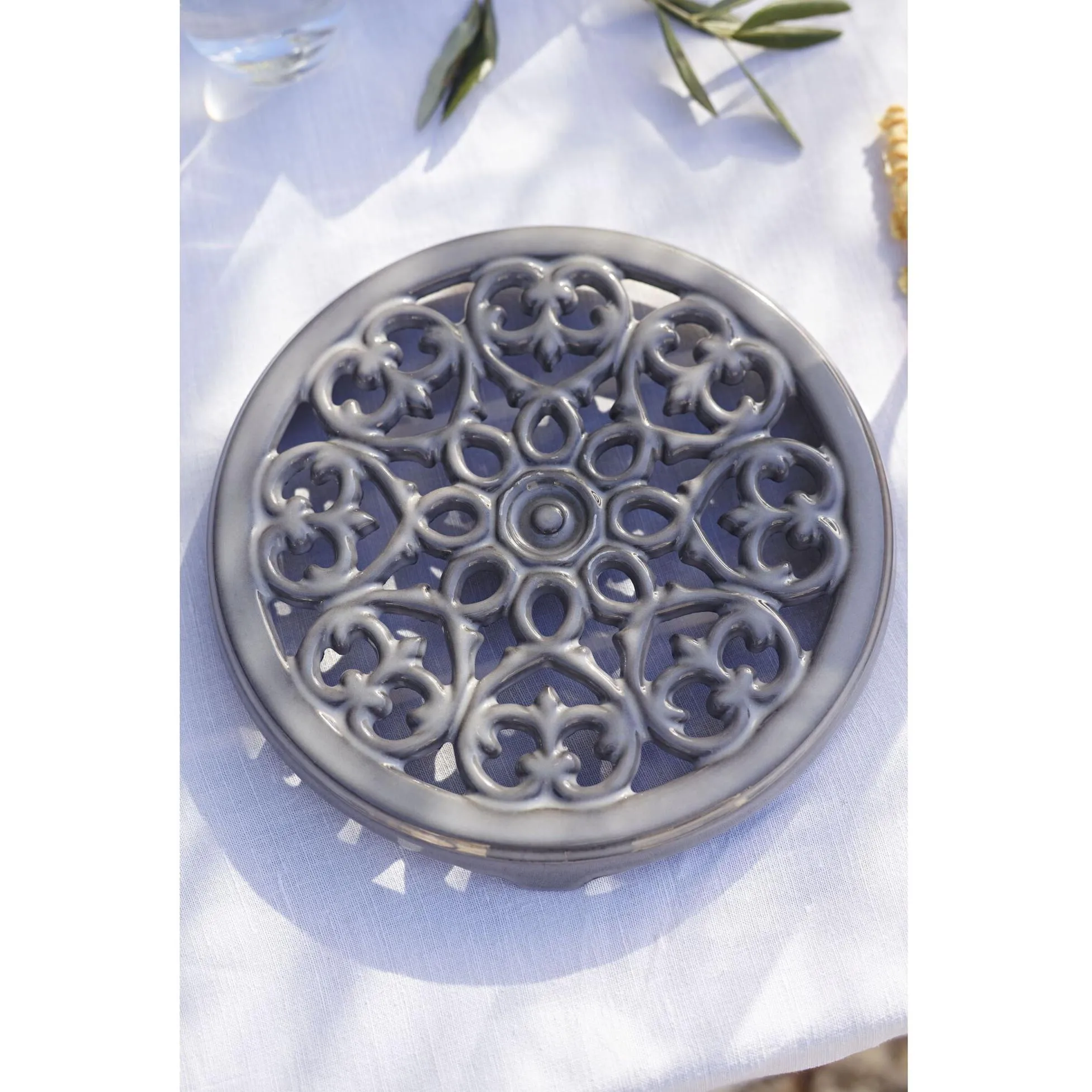 Staub Lily Cast Iron Round Trivet - 23 cm 40509-608