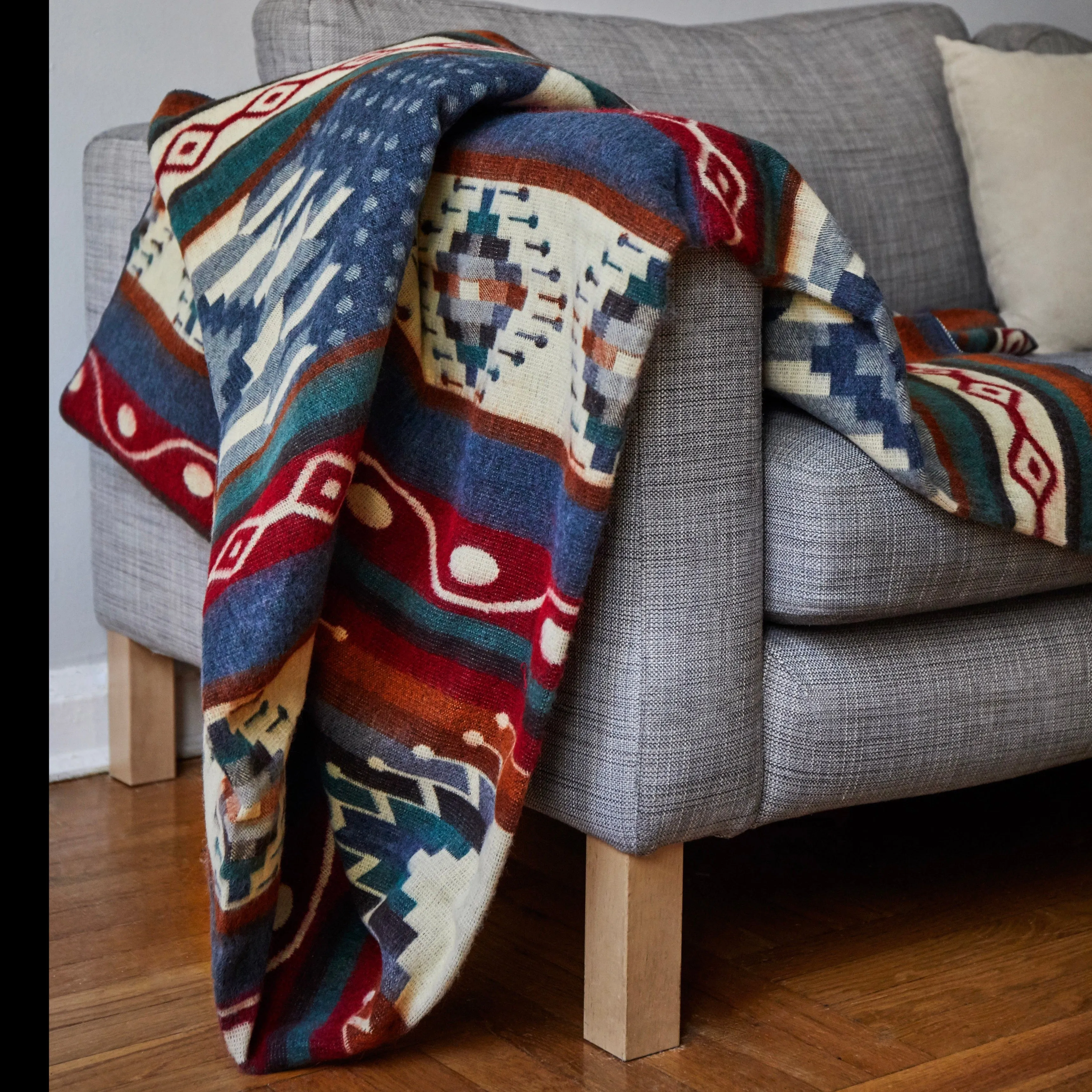 Sumaco Wave Artisan-Crafted Blanket with Southwestern Design luxury bedding, duvet cover