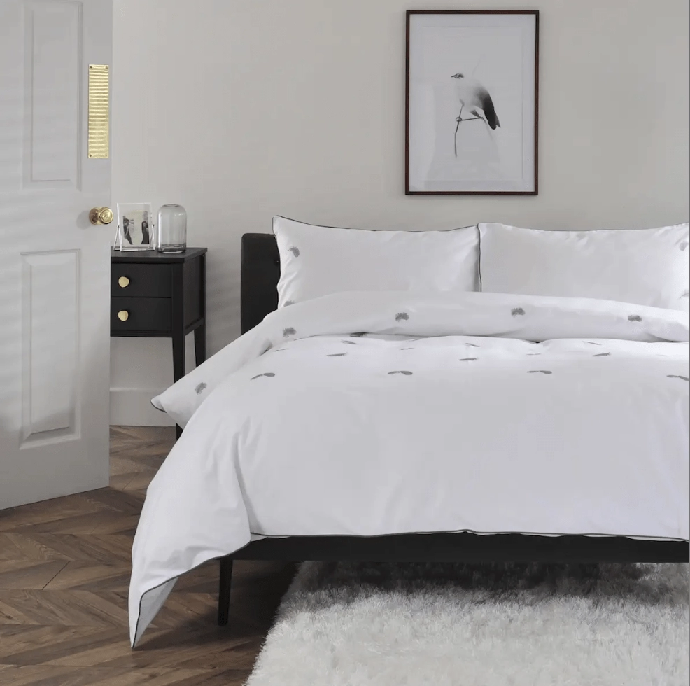 The Lyndon Company Feathers Duvet Set White