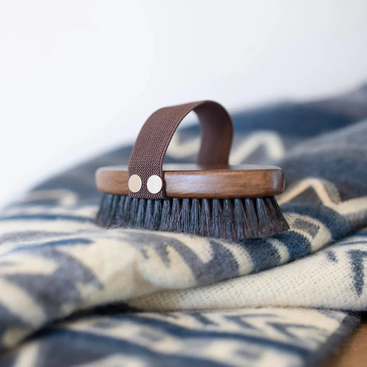 Ultimate Blanket Brush bookcase, standing shelf