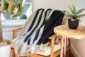 Unifier Throw Artisan-Crafted Blanket bookcase, standing shelf