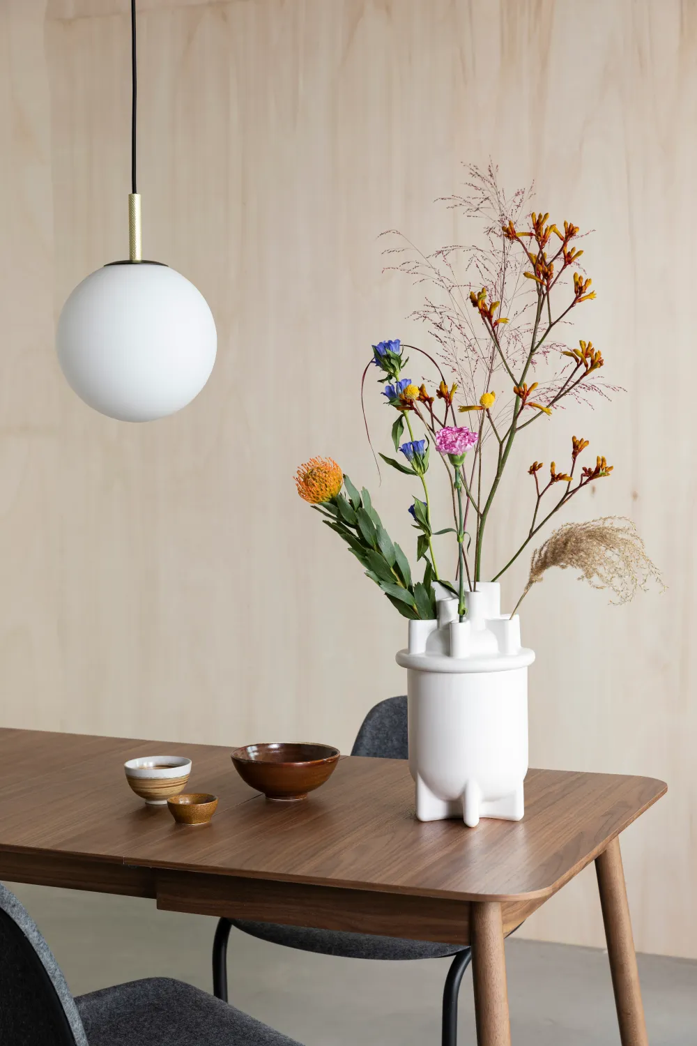 White Ceramic Modern Vase | Zuiver Bassin