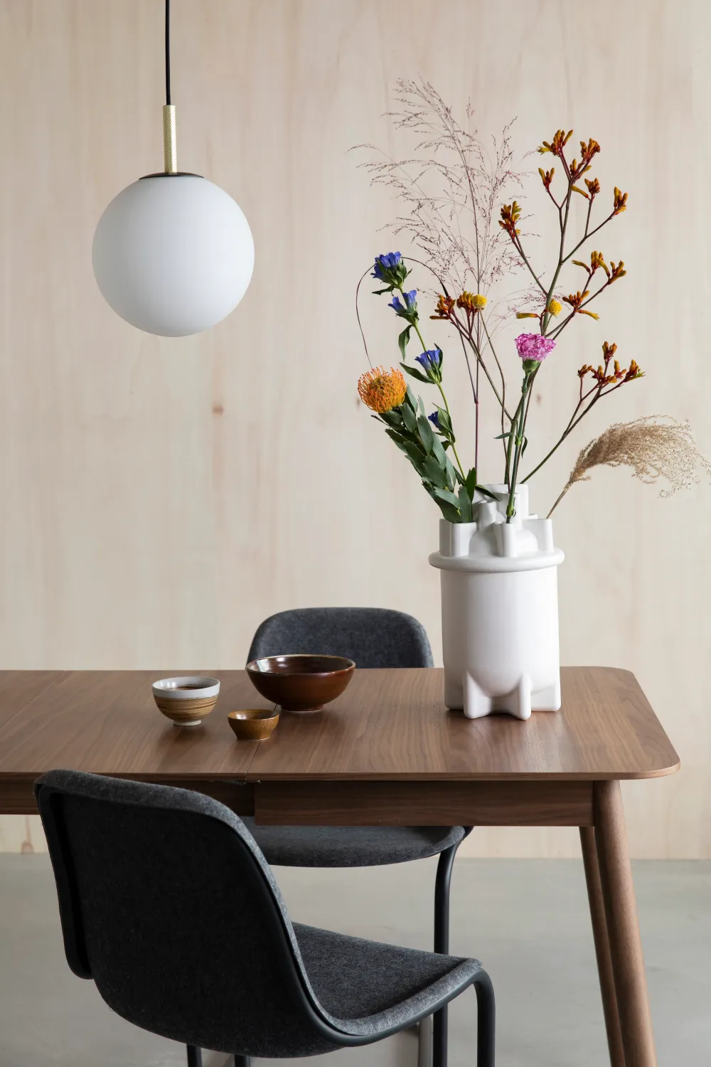 White Ceramic Modern Vase | Zuiver Bassin