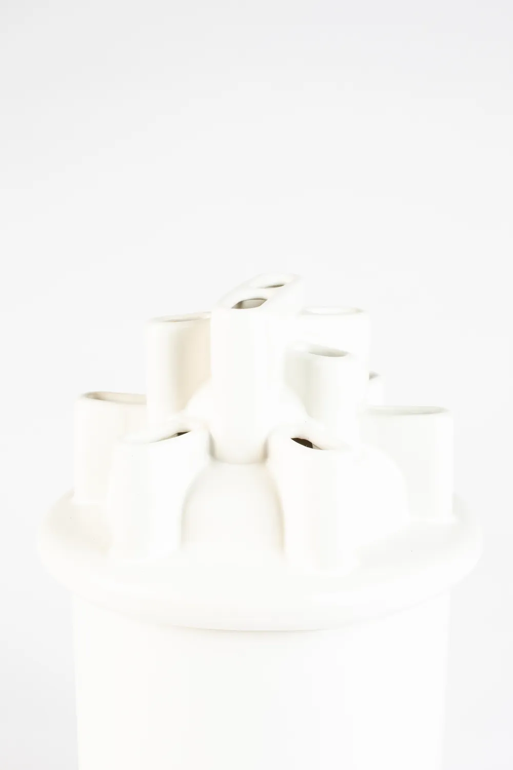 White Ceramic Modern Vase | Zuiver Bassin