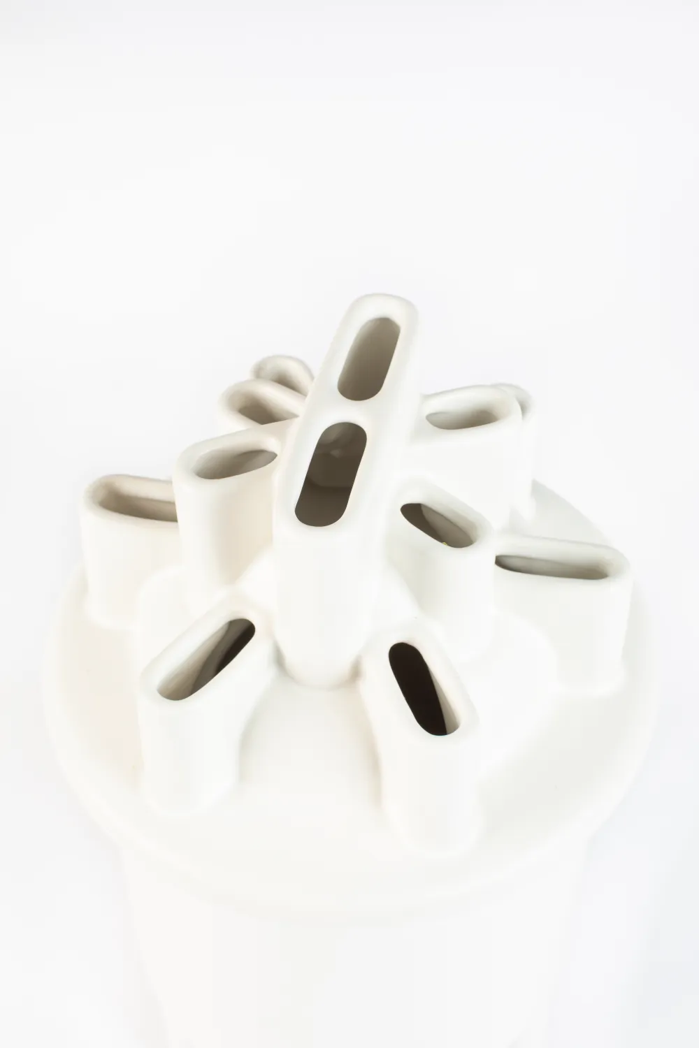 White Ceramic Modern Vase | Zuiver Bassin