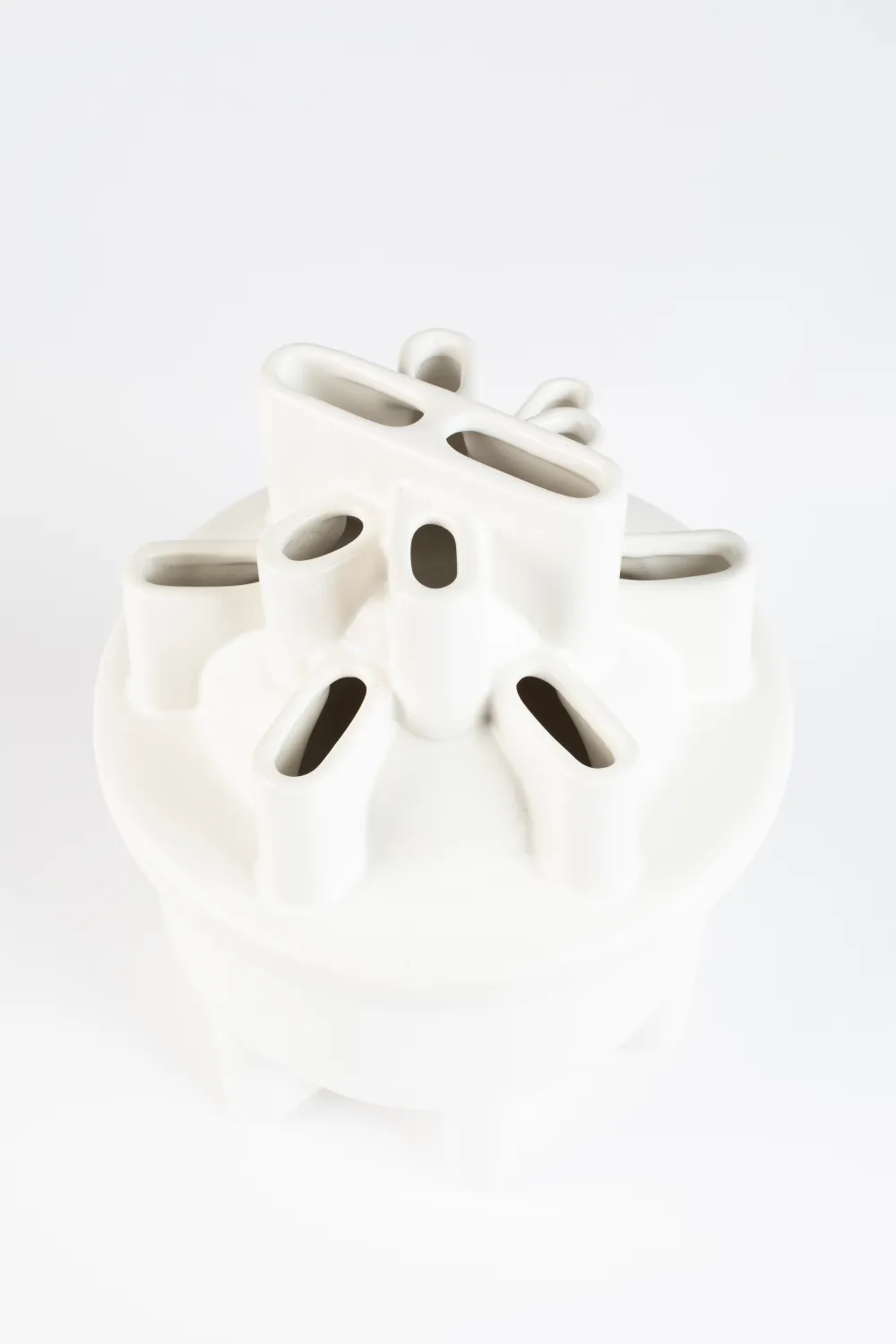 White Ceramic Modern Vase | Zuiver Bassin
