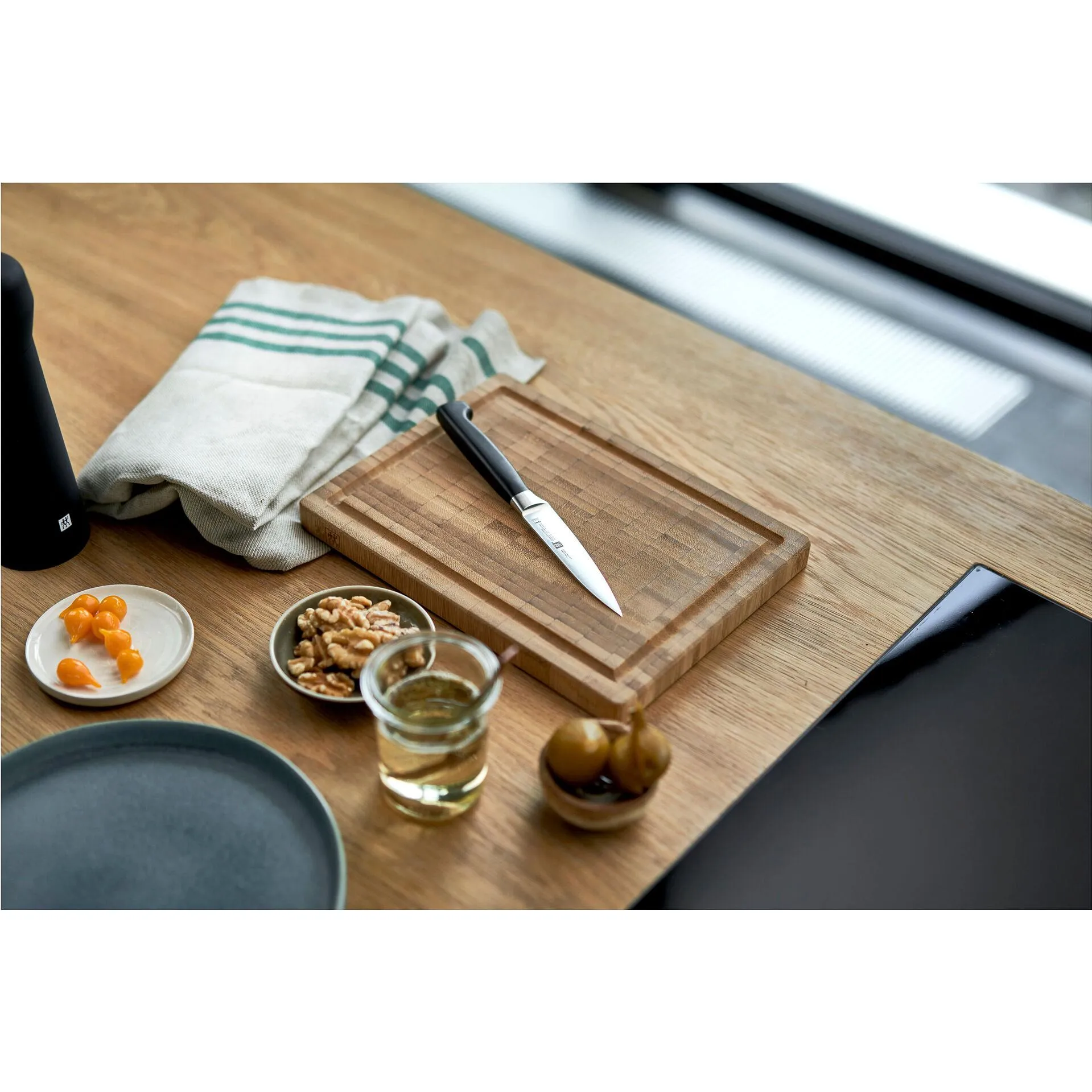 Zwilling Four Star 4-inch Paring Knife 1001533